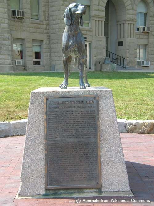 ミズーリ州ウォレンズバーグにあるオールドドラムの銅像