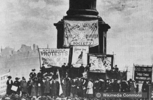 1907年12月10日に行われた「反犬派」によるデモ