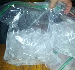 体の一部を冷却する際はビニール袋に入れた氷が簡便